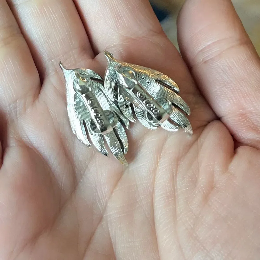 Vintage collectible Coro wing clip on earrings clear and blue sapphire tone gems - Picture 3 of 3